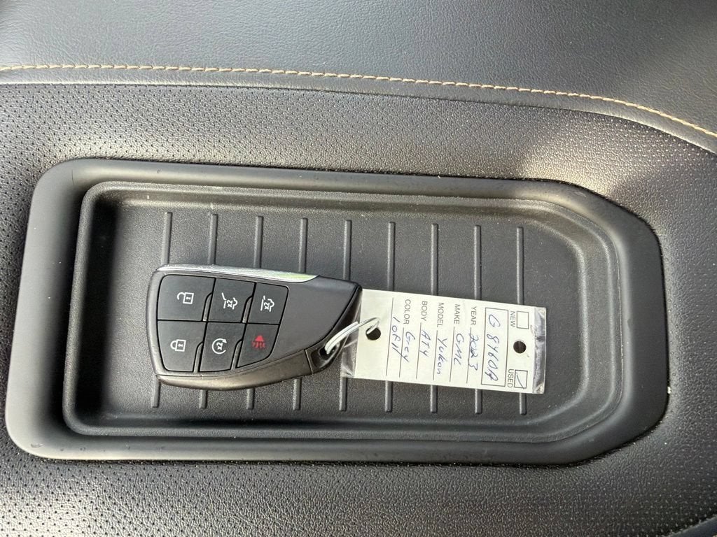 2023 GMC Yukon XL AT4