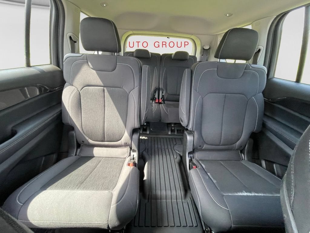 2023 Jeep Grand Cherokee L Laredo 4x4