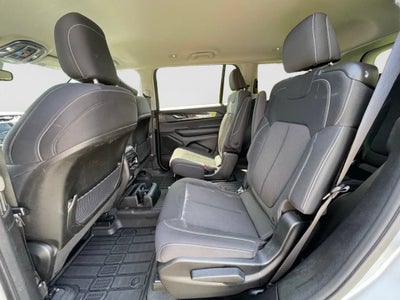2023 Jeep Grand Cherokee L Laredo 4x4