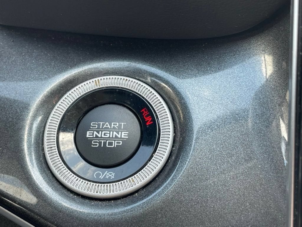 2023 Jeep Grand Cherokee L Laredo 4x4