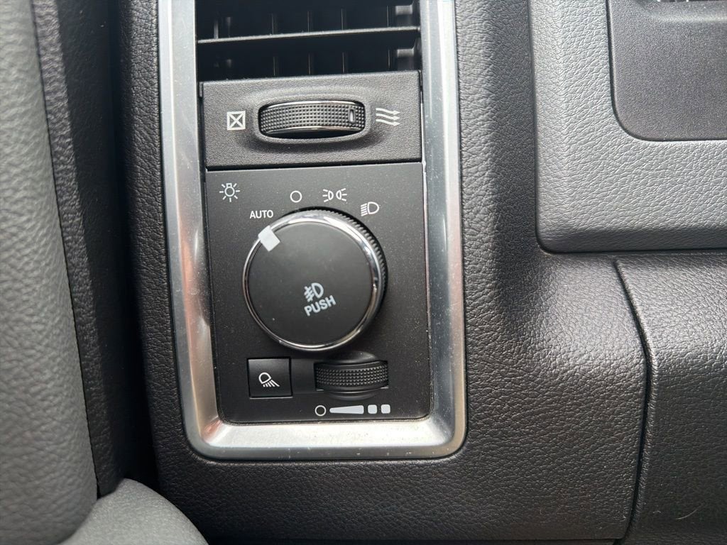 2018 RAM 1500 Big Horn Crew Cab 4x4 5'7" Box