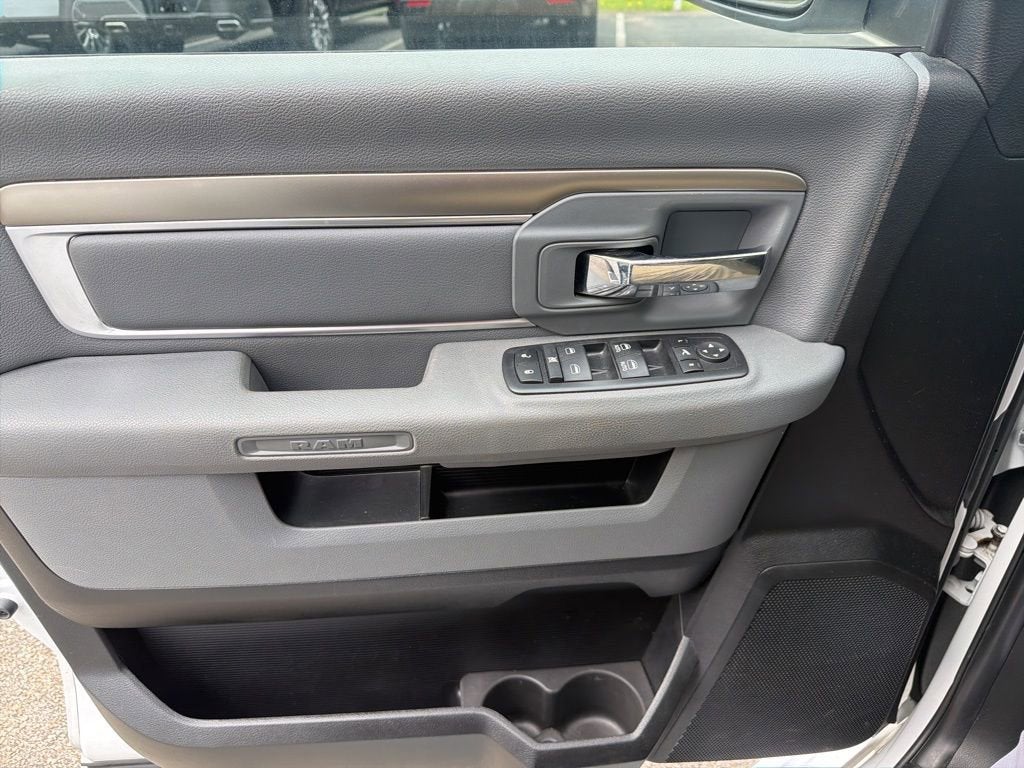 2018 RAM 1500 Big Horn Crew Cab 4x4 5'7" Box