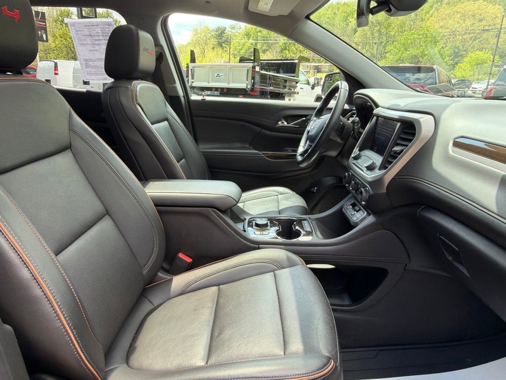 2023 GMC Acadia AT4