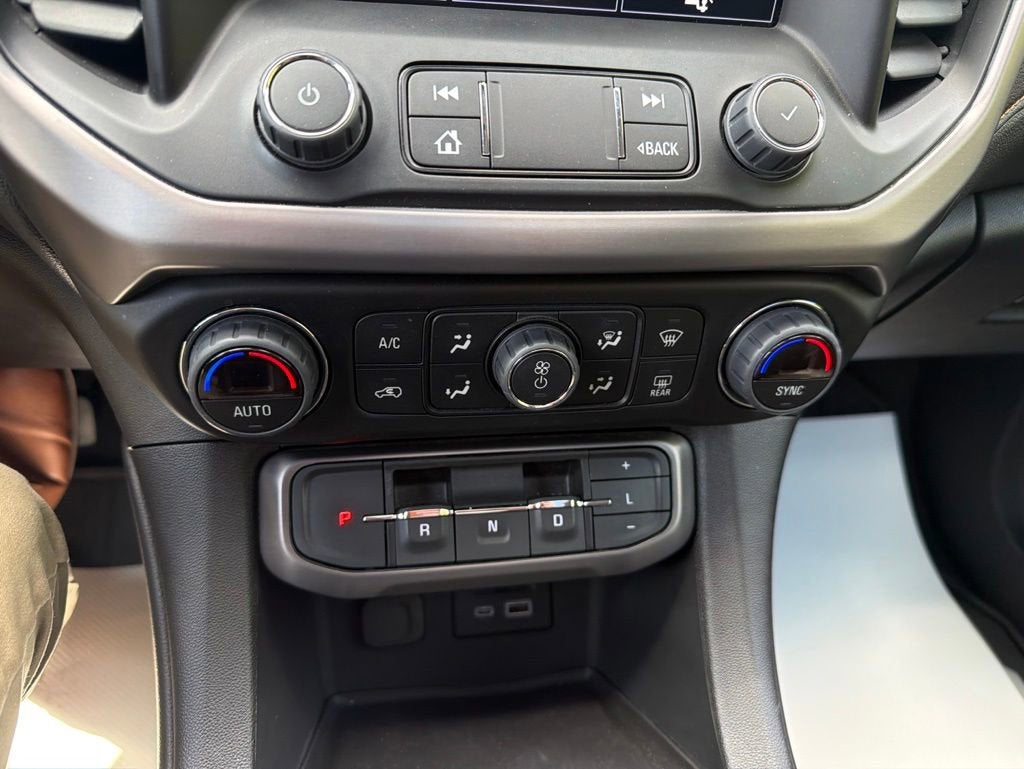 2023 GMC Acadia AT4