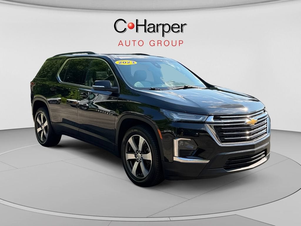2023 Chevrolet Traverse LT Leather