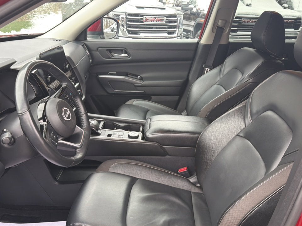 2023 Nissan Pathfinder SL 4WD