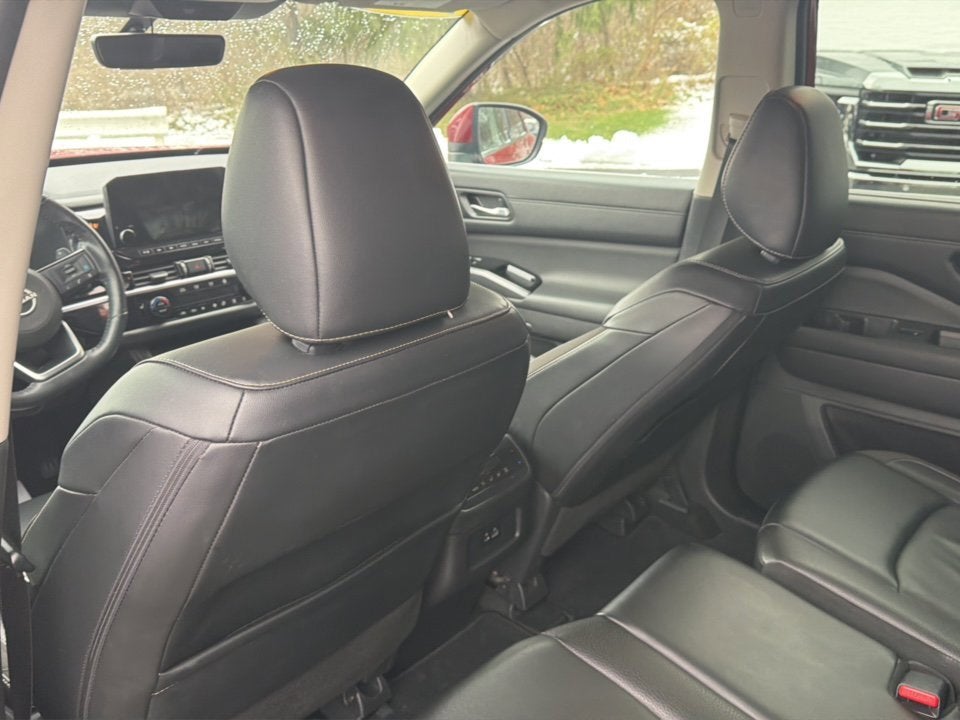 2023 Nissan Pathfinder SL 4WD