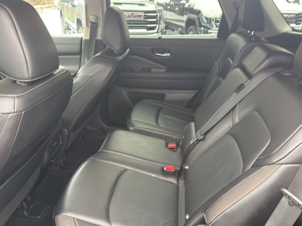 2023 Nissan Pathfinder SL 4WD