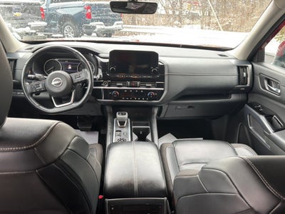 2023 Nissan Pathfinder SL 4WD