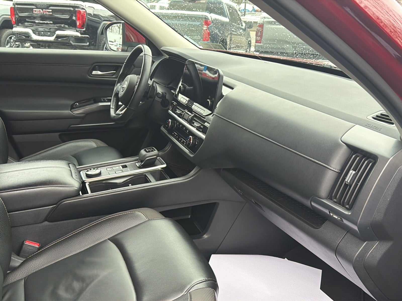 2023 Nissan Pathfinder SL 4WD