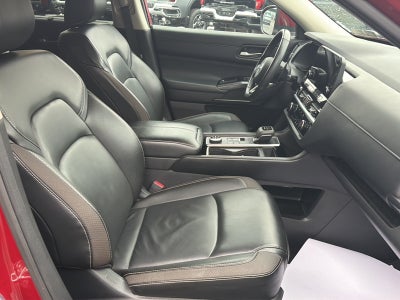 2023 Nissan Pathfinder SL 4WD