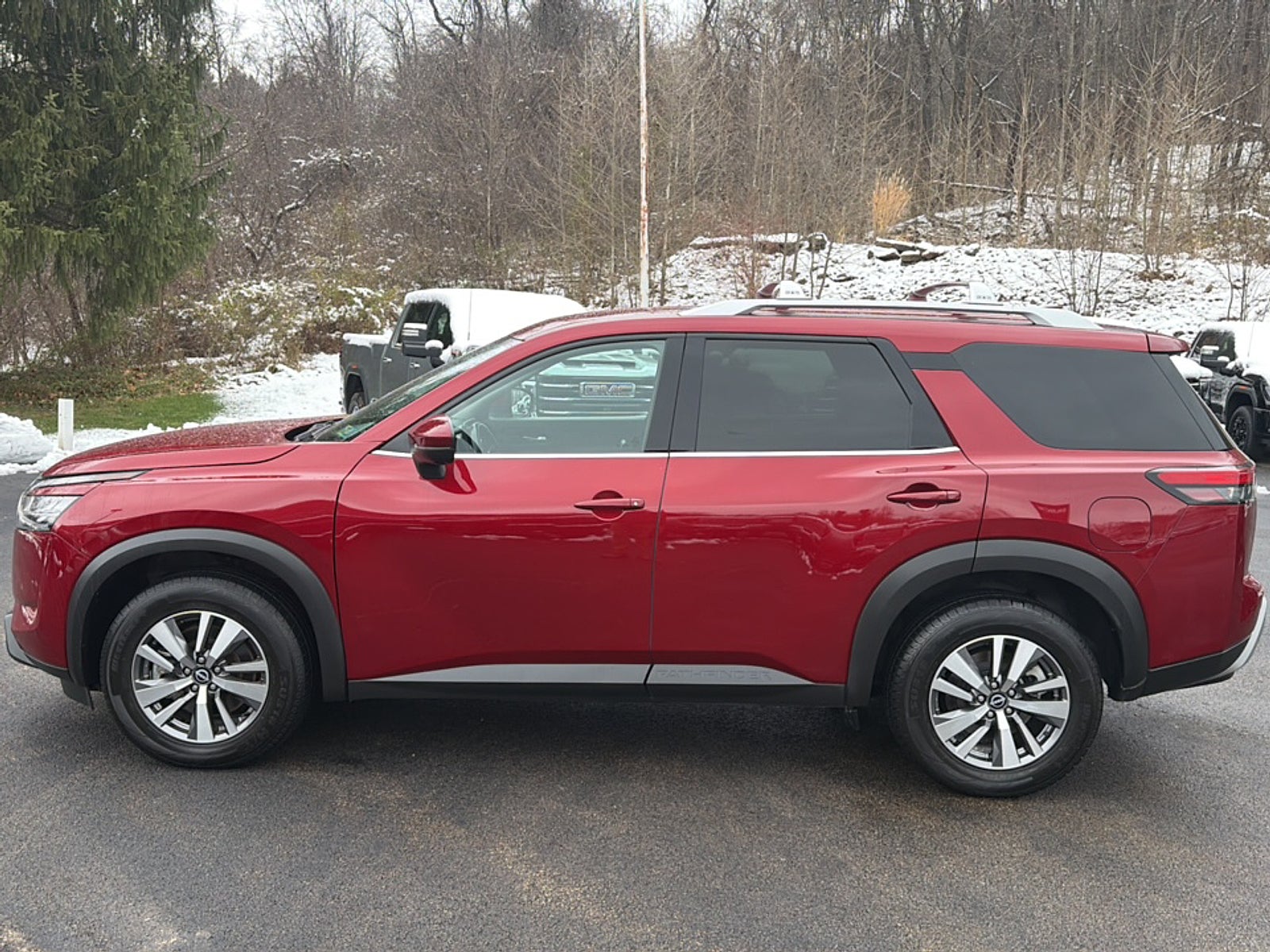 2023 Nissan Pathfinder SL 4WD