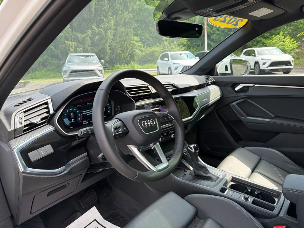 2025 Audi Q3 Premium 45 TFSI S line quattro Tiptronic