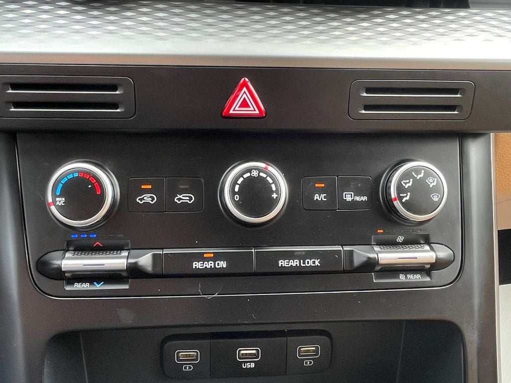 2024 Kia Carnival LX