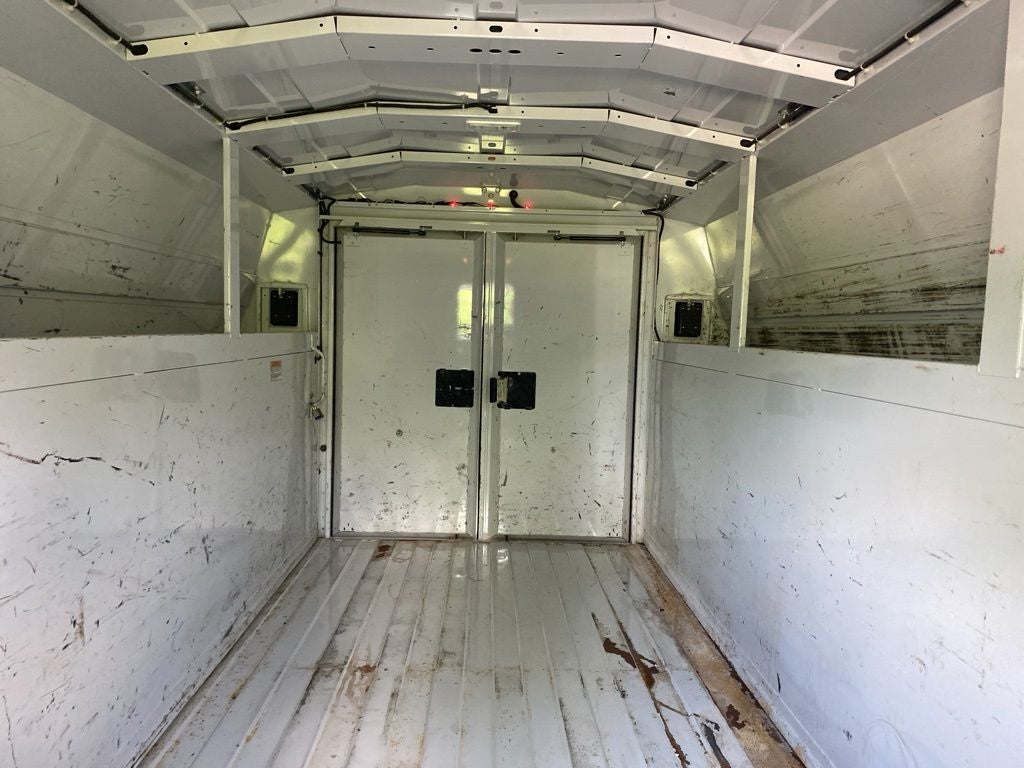 2022 Ford E-350SD Base Cutaway