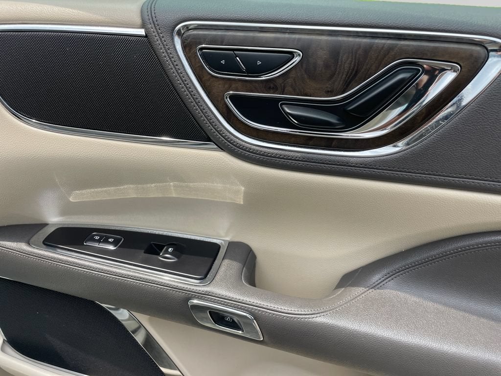 2017 Lincoln Continental Premiere