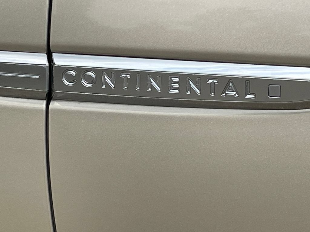 2017 Lincoln Continental Premiere