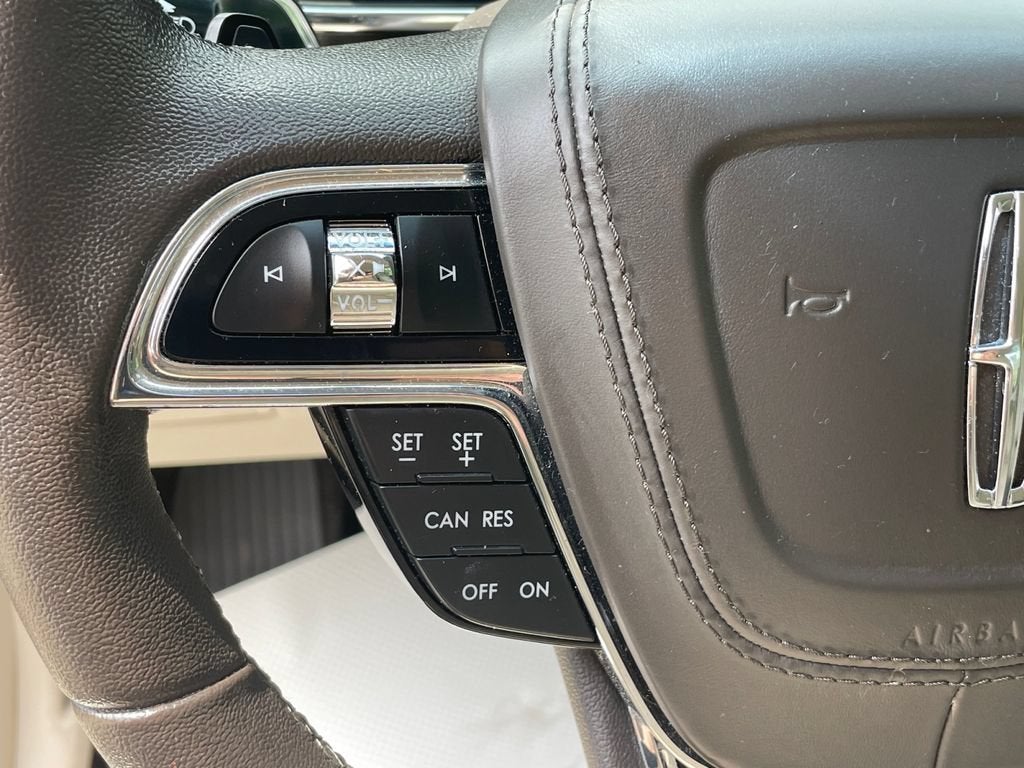 2017 Lincoln Continental Premiere